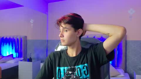 derek_sinn online show from May 23, 9:31 pm
