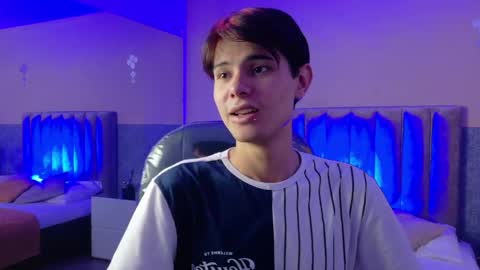 derek_sinn online show from May 26, 8:38 pm