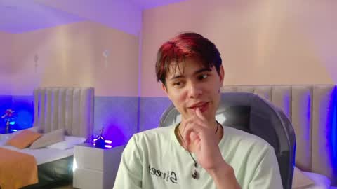 derek_sinn online show from May 22, 9:09 pm