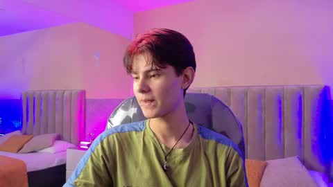 derek_sinn online show from May 20, 8:26 pm