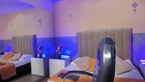 derek_sinn online show from March 13, 9:32 pm