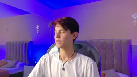 derek_sinn online show from May 21, 8:57 pm