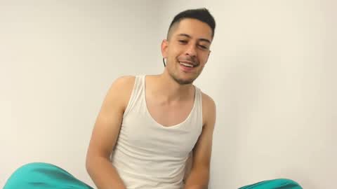 derek_vall online show from March 6, 11:31 pm