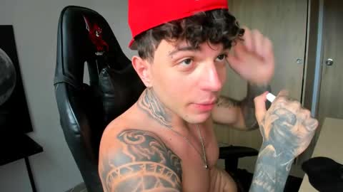 derekmuller11 online show from April 20, 10:01 pm