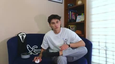 Derek online show from June 17, 10:33 pm