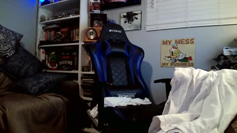 Snapshot of desertknight56 chatting on February 13, 2:12 am D K online show from February 13, 2:12 am