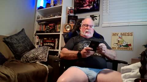 Snapshot of desertknight56 chatting on February 25, 1:30 am D K online show from February 25, 1:30 am