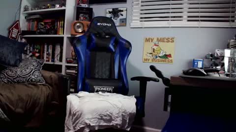 Snapshot of desertknight56 chatting on October 9, 1:43 am D K online show from October 9, 1:43 am