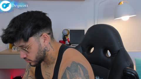 JULIAN online show from January 7, 10:30 pm