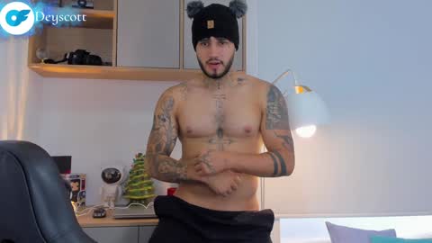 JULIAN online show from January 4, 8:59 pm