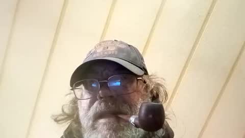 Snapshot of dickbowen64 chatting on December 18, 6:14 pm Dickbowen online show from December 18, 6:14 pm