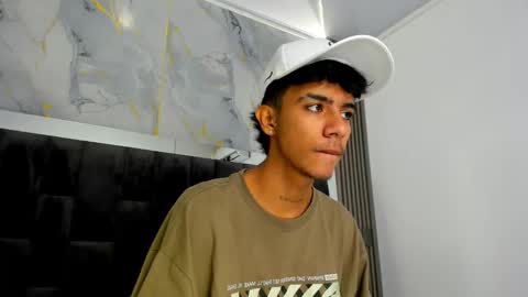 dikey_18 online show from March 6, 8:48 pm