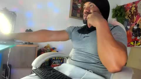 Snapshot of dimitry_muscle chatting on October 18, 12:59 am dimitry kyle mucle online show from October 18, 12:59 am