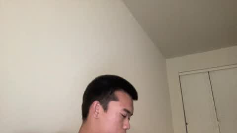 Snapshot of dlasian98 chatting on October 16, 12:40 am DL Asian Sissy online show from October 16, 12:40 am