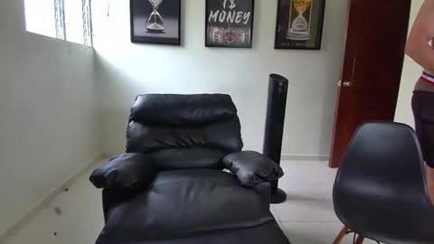 DollarHot30 online show from April 1, 5:10 pm