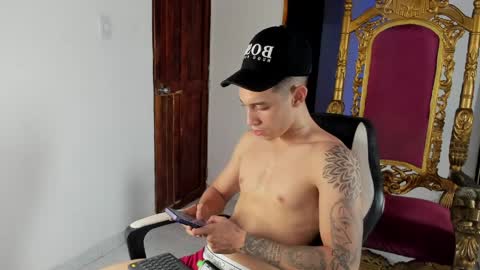 dominyck_ online show from April 7, 4:23 am