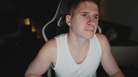 Dorian Reyes online show from April 21, 1:42 am