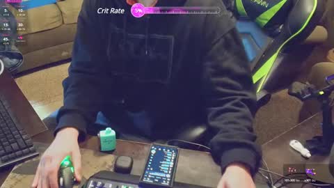 Snapshot of dotyoureyezez chatting on December 24, 7:39 am DotYourEyezez  online show from December 24, 7:39 am