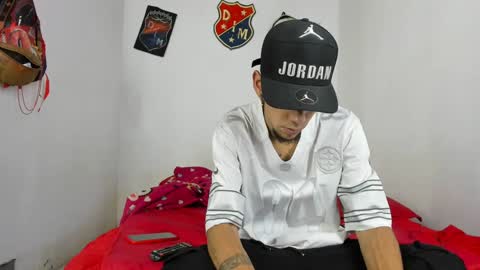 douglas_gallegos online show from February 26, 12:49 am