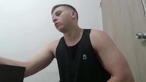 draco_boy2000 online show from February 17, 11:36 pm