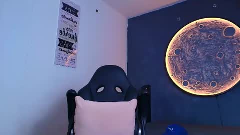 duran_dhikol1 online show from July 11, 3:19 am