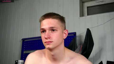 Snapshot of dustyn_fox chatting on October 23, 5:27 pm Dustyn online show from October 23, 5:27 pm