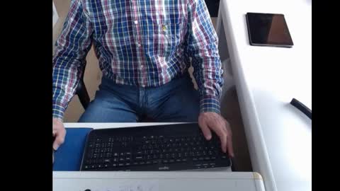 dutchpornking2 online show from March 12, 8:51 am