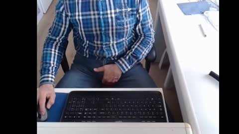 dutchpornking2 online show from March 10, 7:55 am