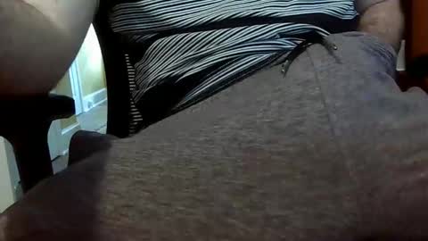 Snapshot of dweav240 chatting on October 22, 4:54 pm dweav240 online show from October 22, 4:54 pm