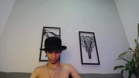 Snapshot of dylan_scotts chatting on October 22, 10:13 pm dylan_scotts online show from October 22, 10:13 pm