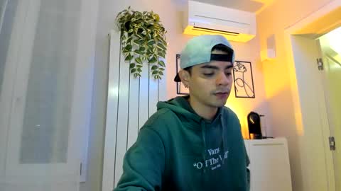 D Y L A N online show from December 8, 5:22 pm