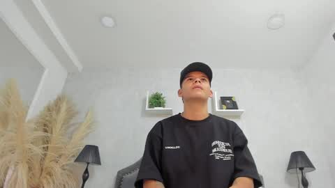 dylanroyce_ online show from May 31, 6:09 pm