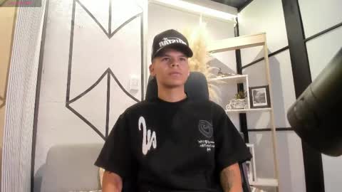 dylanroyce_ online show from May 12, 12:46 pm