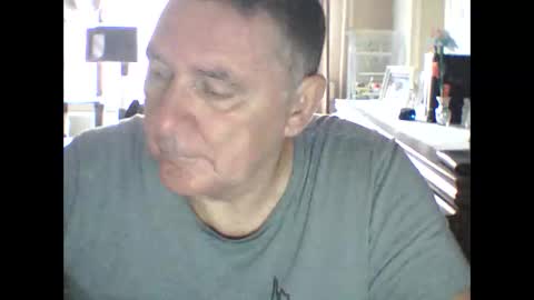 Snapshot of edje59a chatting on October 10, 7:35 am Eddy online show from October 10, 7:35 am