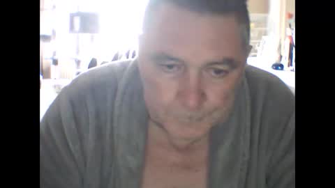 Snapshot of edje59a chatting on October 29, 8:06 am Eddy online show from October 29, 8:06 am