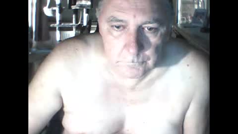 Snapshot of edje59a chatting on October 24, 6:37 am Eddy online show from October 24, 6:37 am