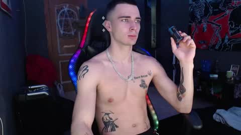 Snapshot of eduard_loveee chatting on December 29, 12:12 pm Eduar online show from December 29, 12:12 pm