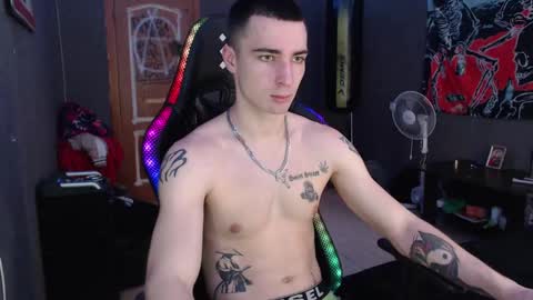 Snapshot of eduard_loveee chatting on February 4, 9:28 am Eduar online show from February 4, 9:28 am