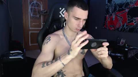 Snapshot of eduard_loveee chatting on October 2, 9:13 am Eduar online show from October 2, 9:13 am