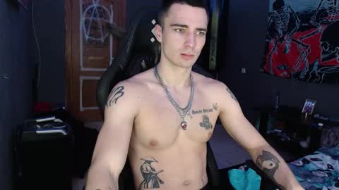 Snapshot of eduard_loveee chatting on October 24, 11:01 am Eduar online show from October 24, 11:01 am