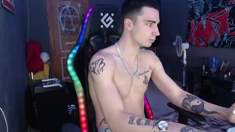 Snapshot of eduard_loveee chatting on December 21, 11:22 am Eduar online show from December 21, 11:22 am