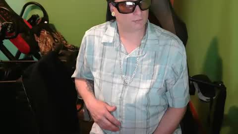 edwardaims_2please online show from April 13, 5:02 pm