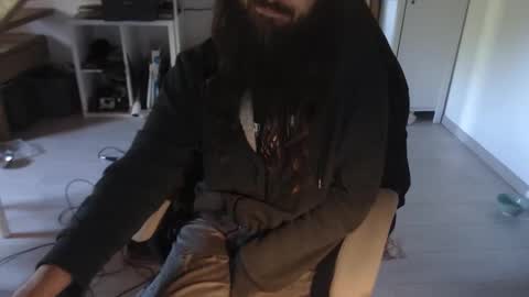 eighthundredeightyeight online show from May 17, 8:32 am