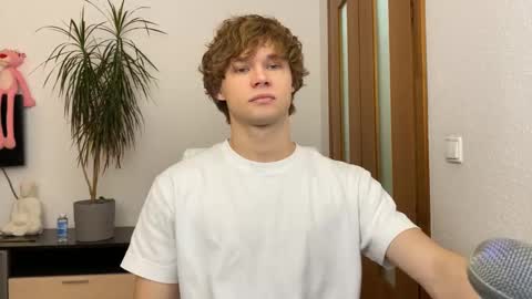 Eitan online show from December 2, 3:23 pm