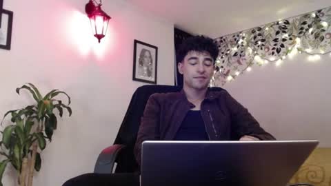 xoxo online show from December 19, 12:13 am