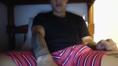 Snapshot of el_merodeador chatting on February 15, 12:38 am el_merodeador online show from February 15, 12:38 am