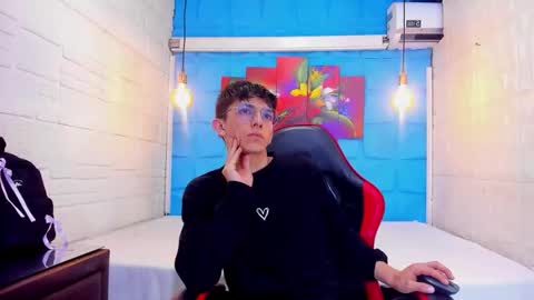 Elan Giralon online show from February 24, 12:01 am