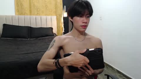 Snapshot of elio_collem chatting on February 16, 8:54 am ELIO online show from February 16, 8:54 am