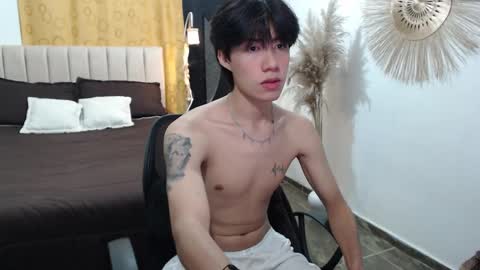 Snapshot of elio_collem chatting on October 9, 7:24 am ELIO online show from October 9, 7:24 am