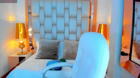 E L L I O T    V E L E Z online show from October 20, 8:13 pm